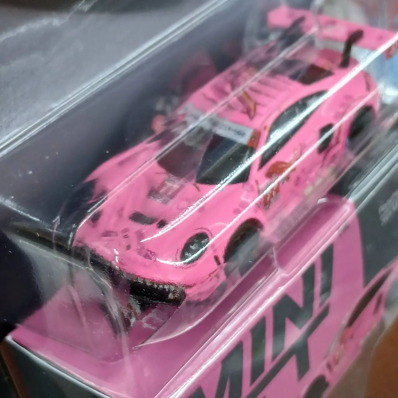 1/64 ポルシェ 911 GT3 R IMSA ロードアメリカ 2024 #77 AO Racing - 画像 (2)