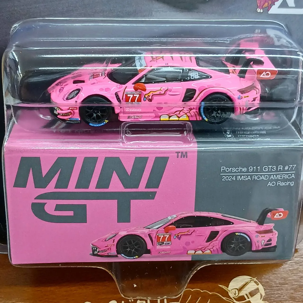 1/64 ポルシェ 911 GT3 R IMSA ロードアメリカ 2024 #77 AO Racing - 画像 (3)