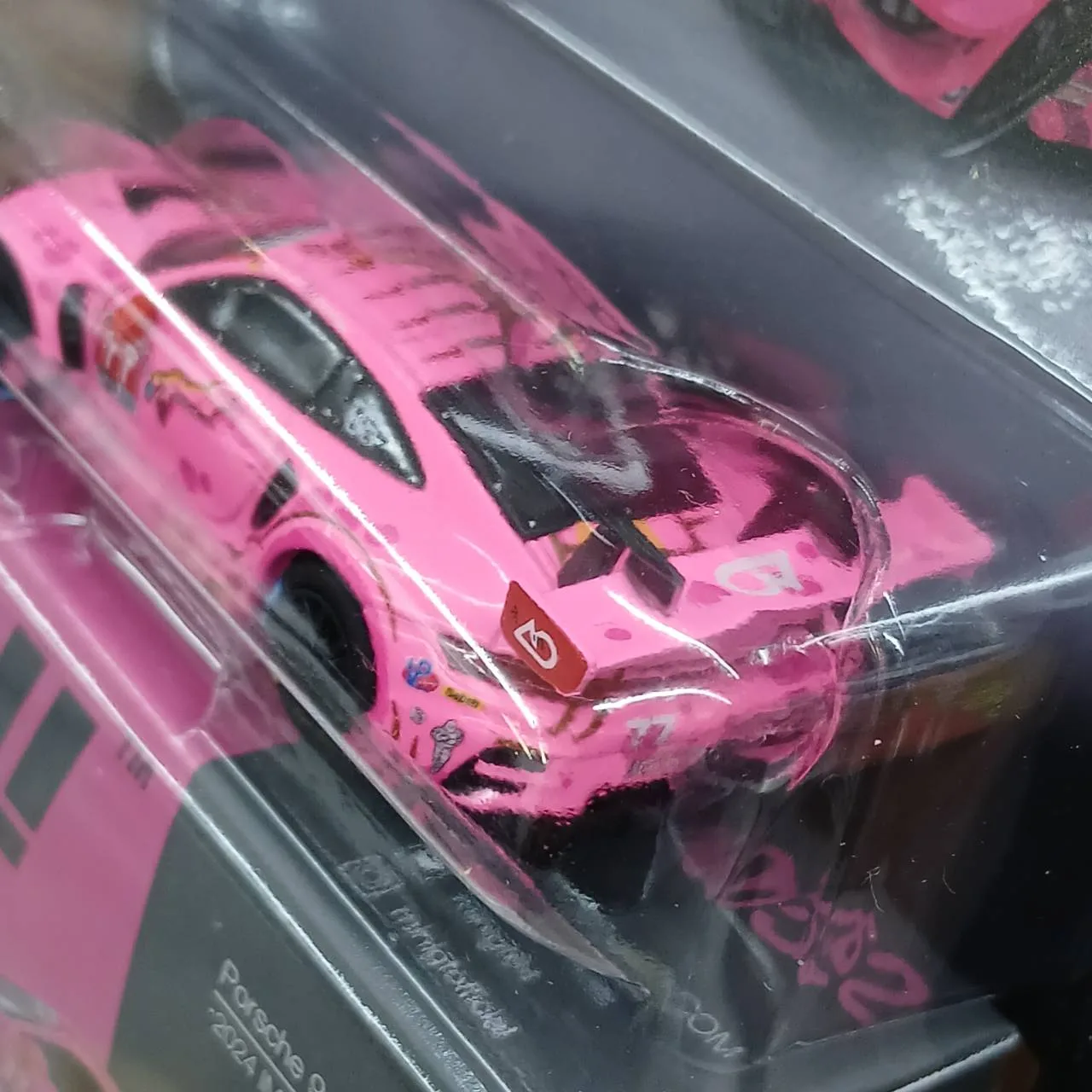 1/64 ポルシェ 911 GT3 R IMSA ロードアメリカ 2024 #77 AO Racing - 画像 (5)