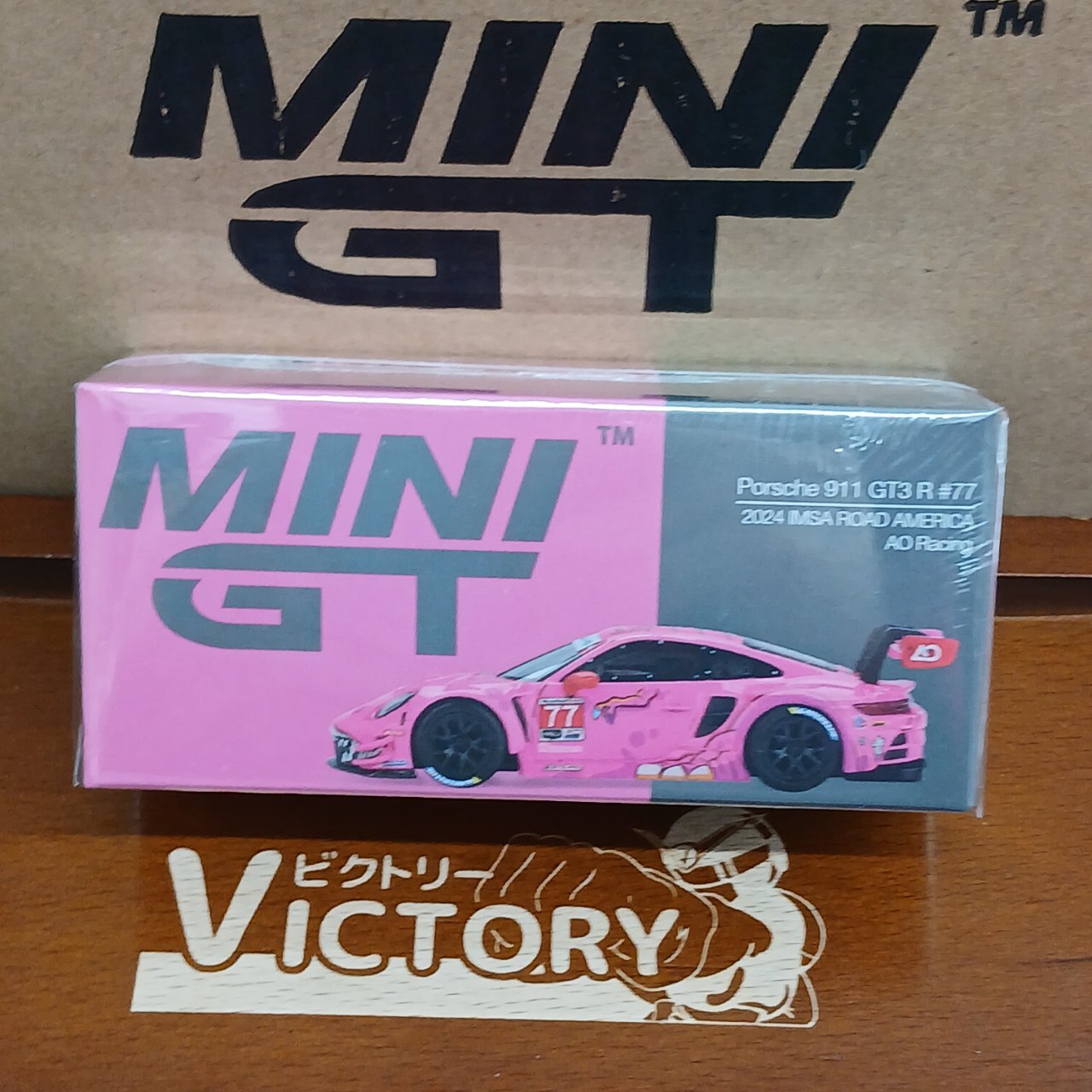 1/64 ポルシェ 911 GT3 R IMSA ロードアメリカ 2024 #77 AO Racing (箱)