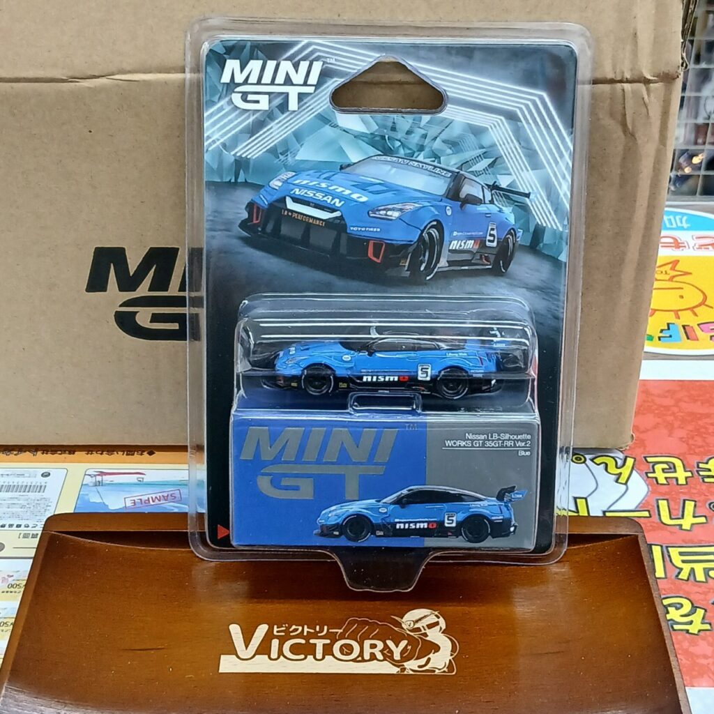 1/64 LB-Silhouette WORKS GT Nissan 35GT-RR バージョン2 ブルー (左