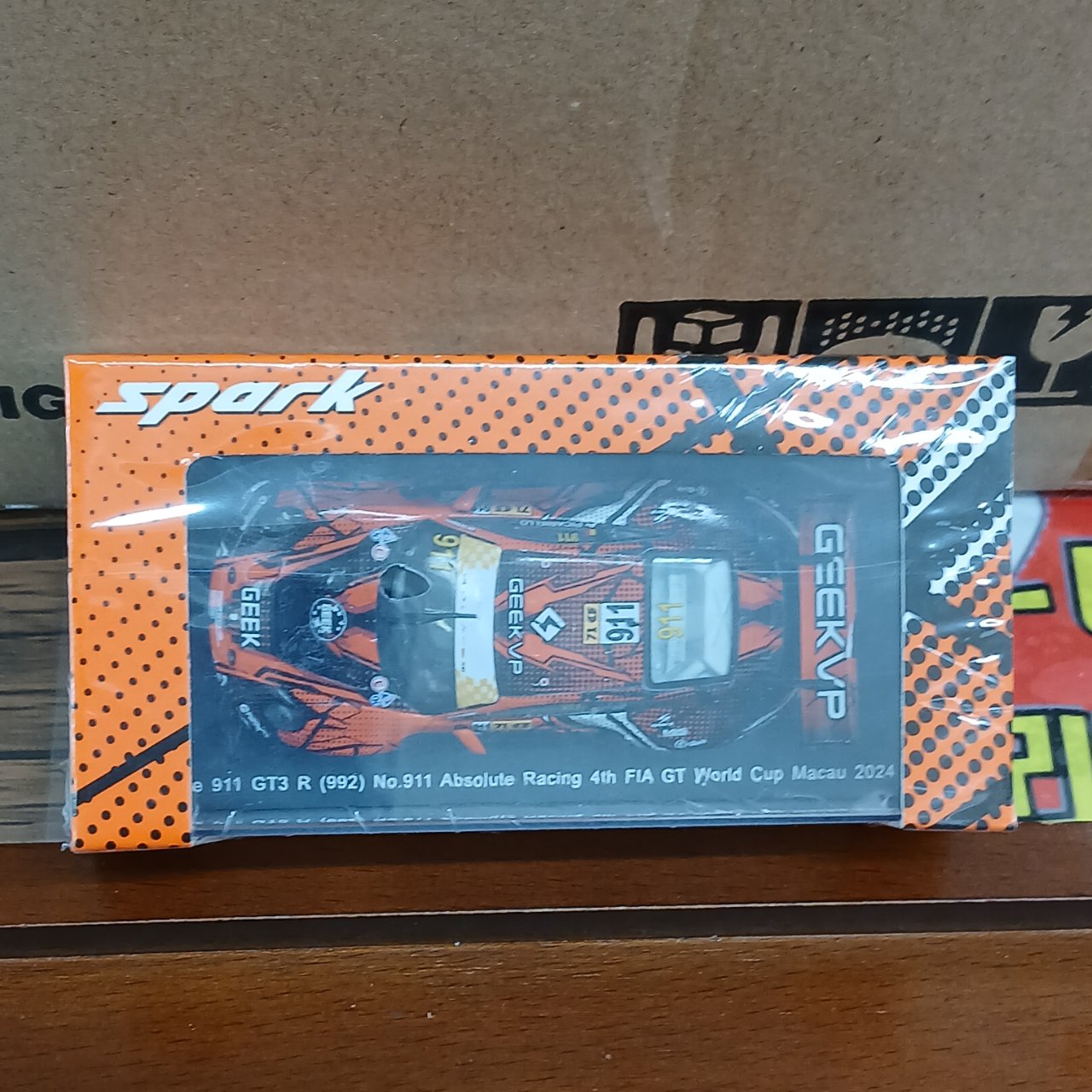 1/64 Porsche 911 GT3 R (992) Absolute Racing 4th FIA GT Macau World Cup 2024 #911 - 画像 (4)