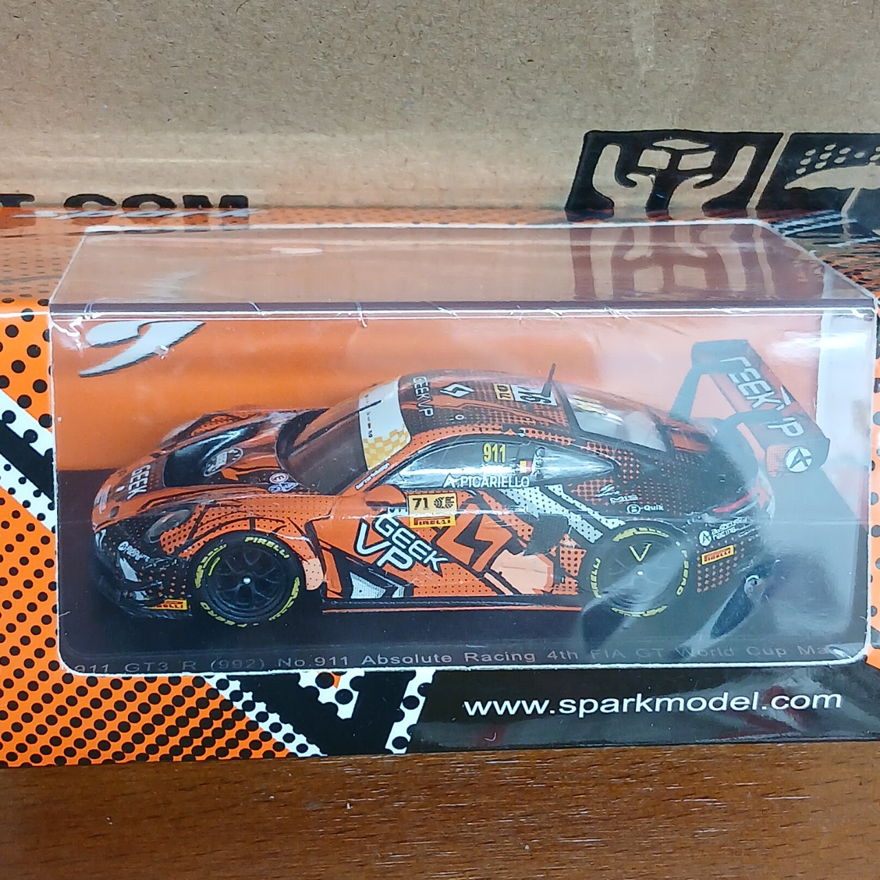 1/64 Porsche 911 GT3 R (992) Absolute Racing 4th FIA GT Macau World Cup 2024 #911 - 画像 (3)