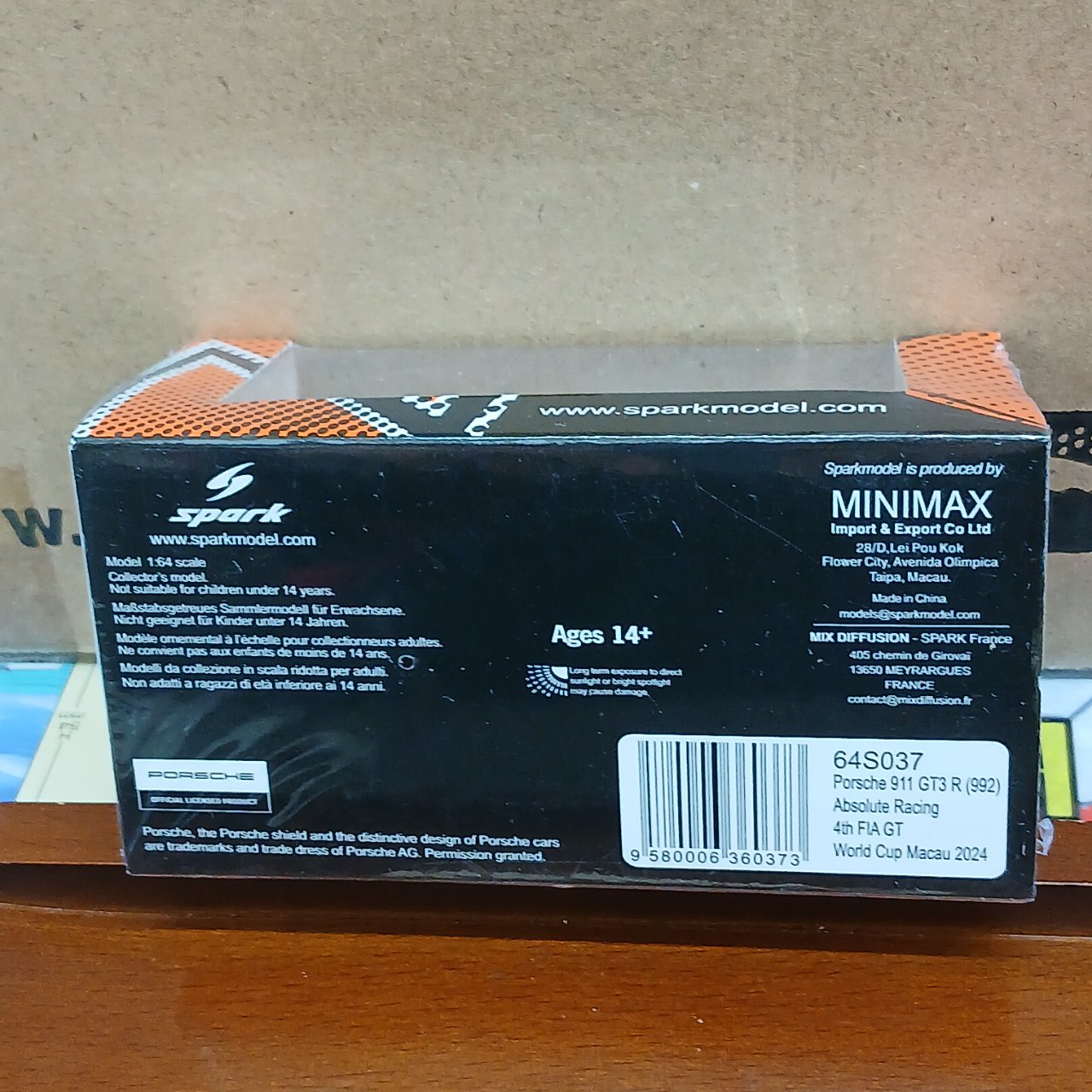1/64 Porsche 911 GT3 R (992) Absolute Racing 4th FIA GT Macau World Cup 2024 #911 - 画像 (7)