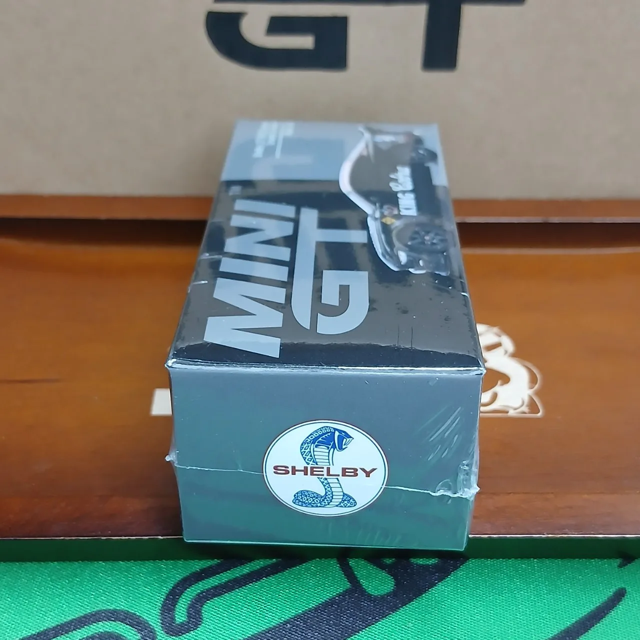 1/64 シェルビー GT500 ドラゴンスネーク コンセプト ブラック/ゴールド(左ハンドル) - 画像 (2)