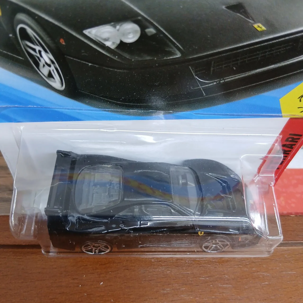 ホットウィール ベーシック フェラーリ F40 コンペティツィオーネ 63/250 - 画像 (3)