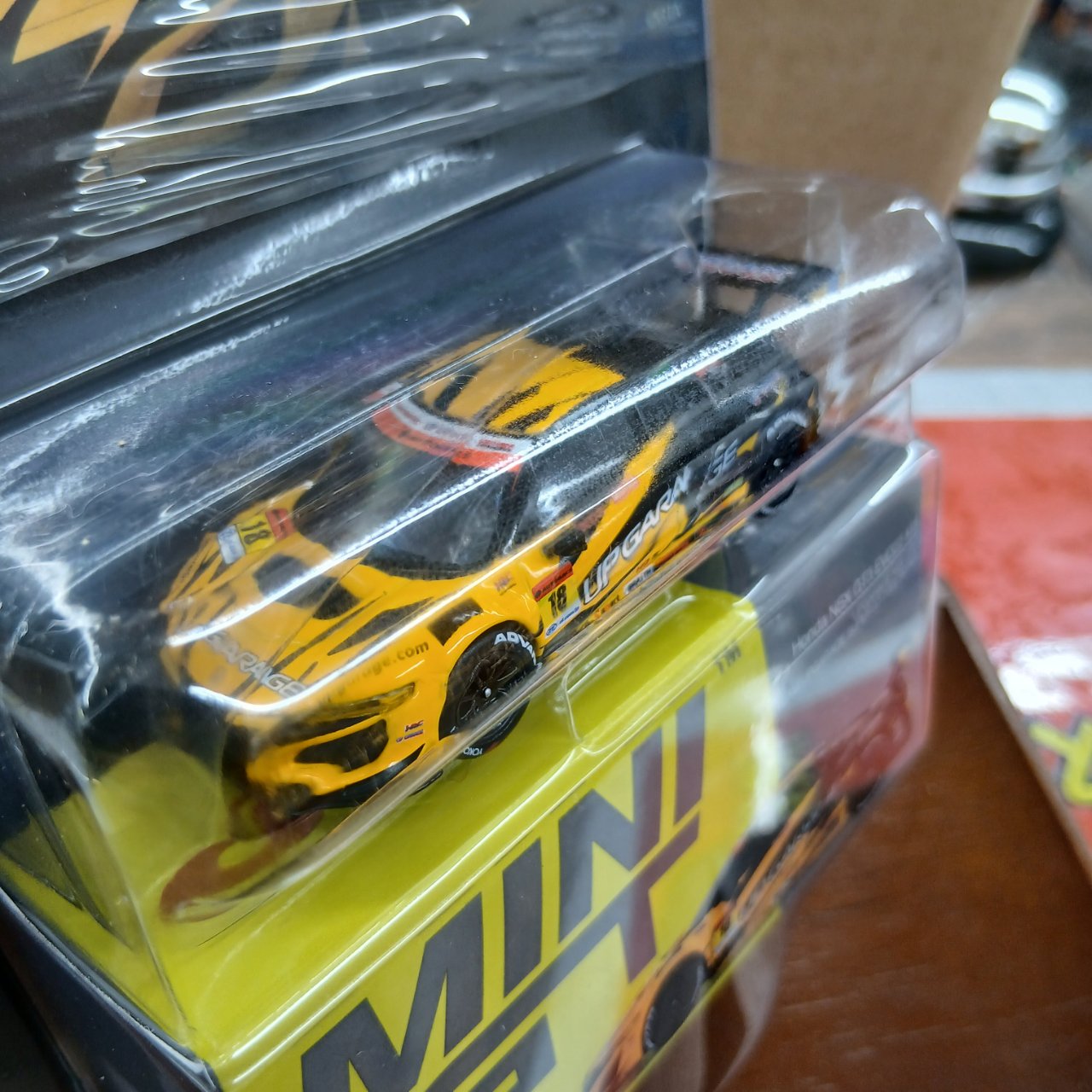 1/64 Honda NSX GT3 EVO2 SUPER GTシリーズ 2022 #18 UPGARAGE NSX GT3