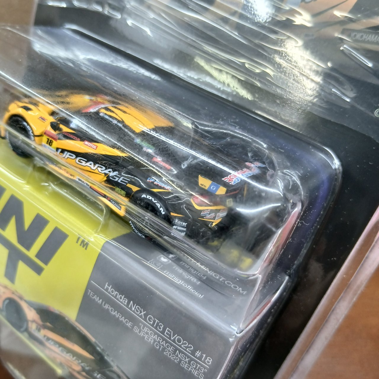 1/64 Honda NSX GT3 EVO2 SUPER GTシリーズ 2022 #18 UPGARAGE NSX GT3