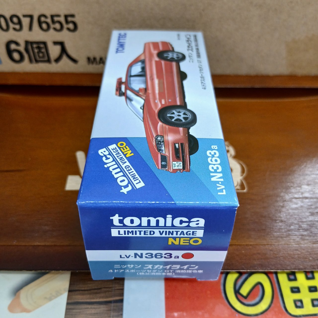 トミカリミテッドヴィンテージ ネオ LV-N363a ニッサン スカイライン 4ドア スポーツセダン GT 消防指令車(秩父消防本部) - 画像 (2)