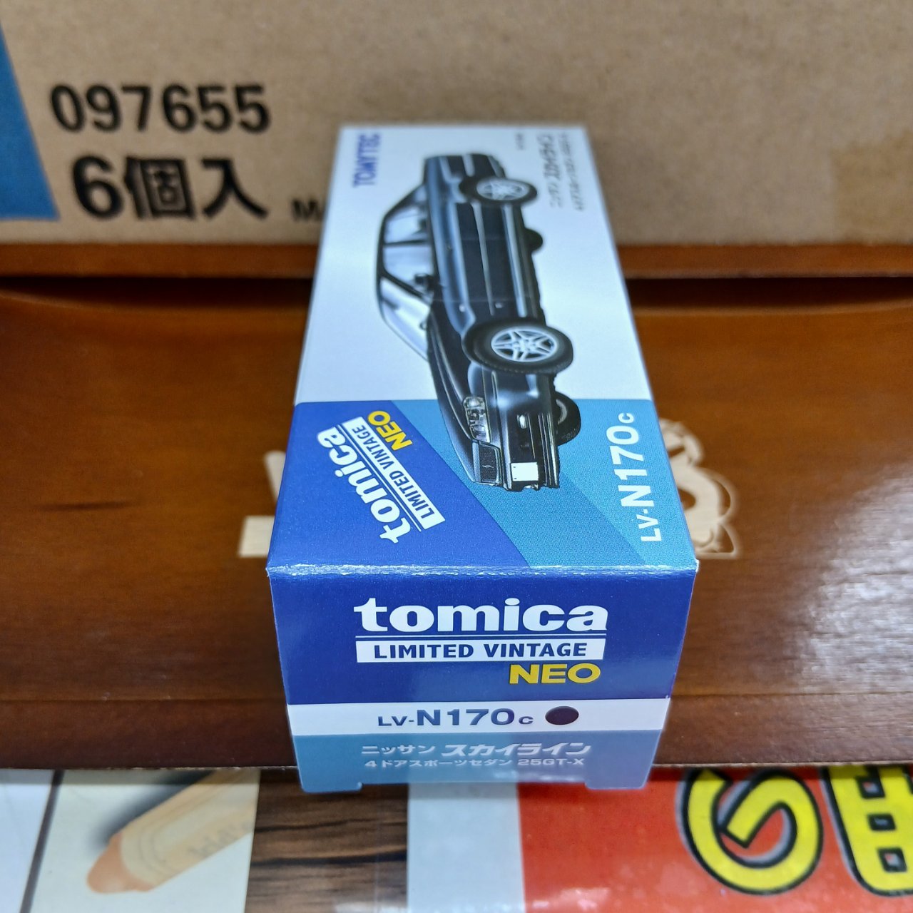 トミカリミテッドヴィンテージ ネオ LV-N170c ニッサン スカイライン 4ドア スポーツセダン 25GT-X 紺 - 画像 (2)