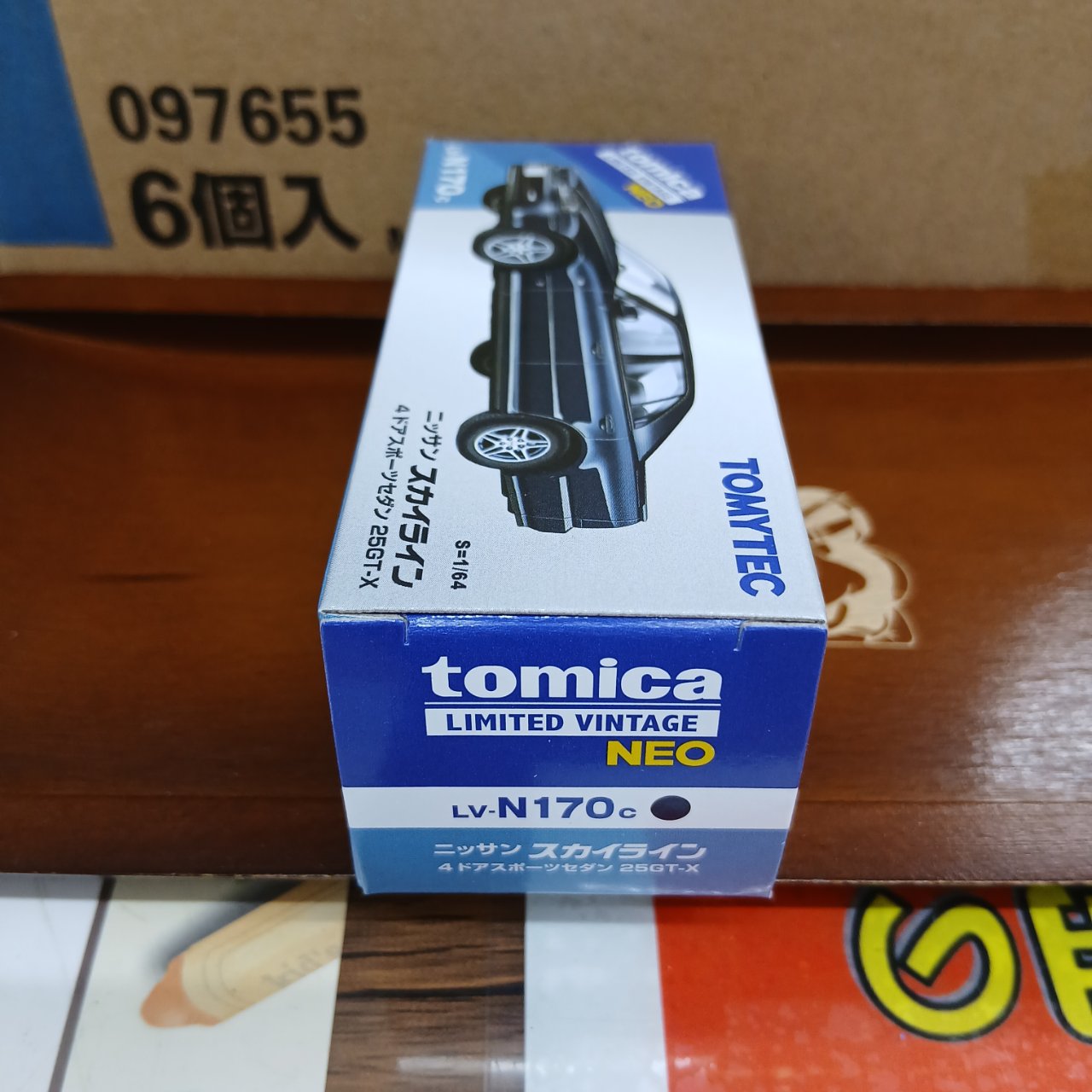 トミカリミテッドヴィンテージ ネオ LV-N170c ニッサン スカイライン 4ドア スポーツセダン 25GT-X 紺 - 画像 (3)