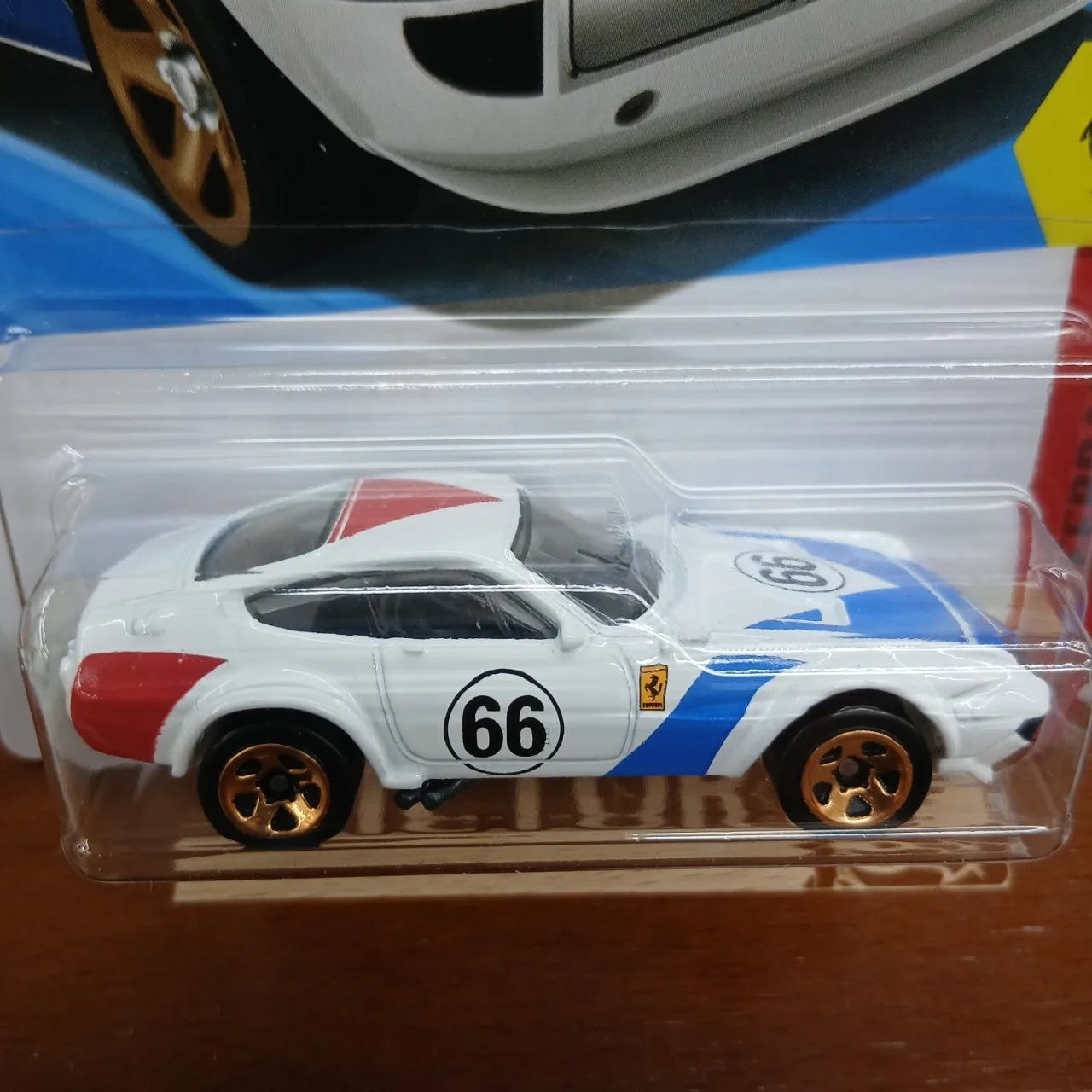 ホットウィール ベーシック フェラーリ 365 GTB4 コンペティツィオーネ - 画像 (3)
