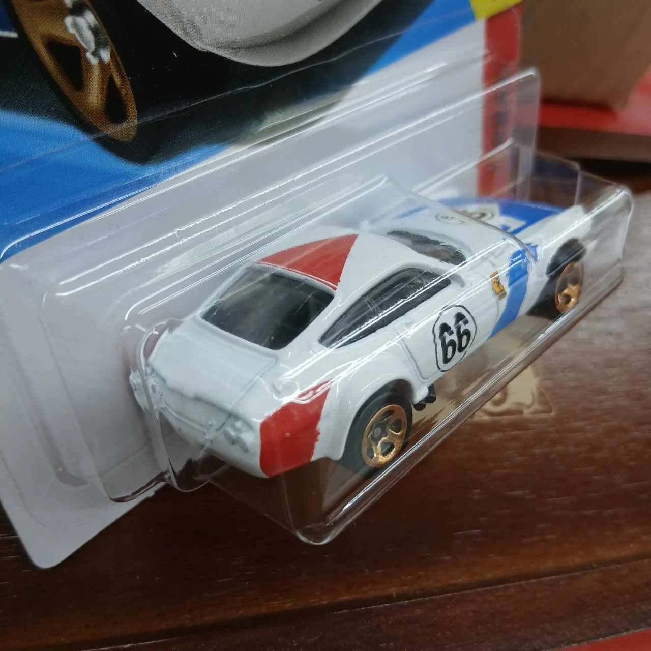 ホットウィール ベーシック フェラーリ 365 GTB4 コンペティツィオーネ - 画像 (4)