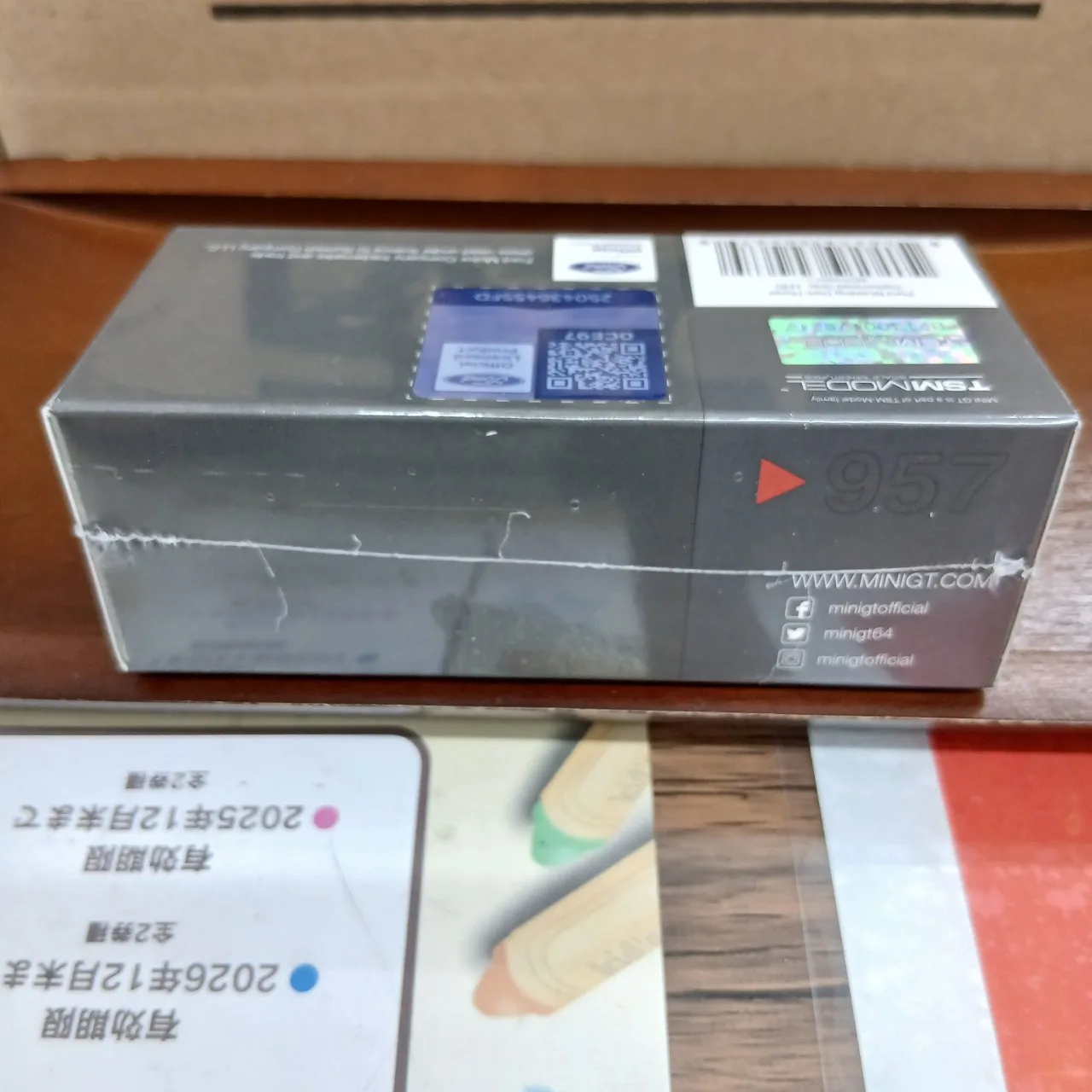 1/64 フォード マスタング ダークホース 2024 カーボナイズドグレー(左ハンドル) - 画像 (4)
