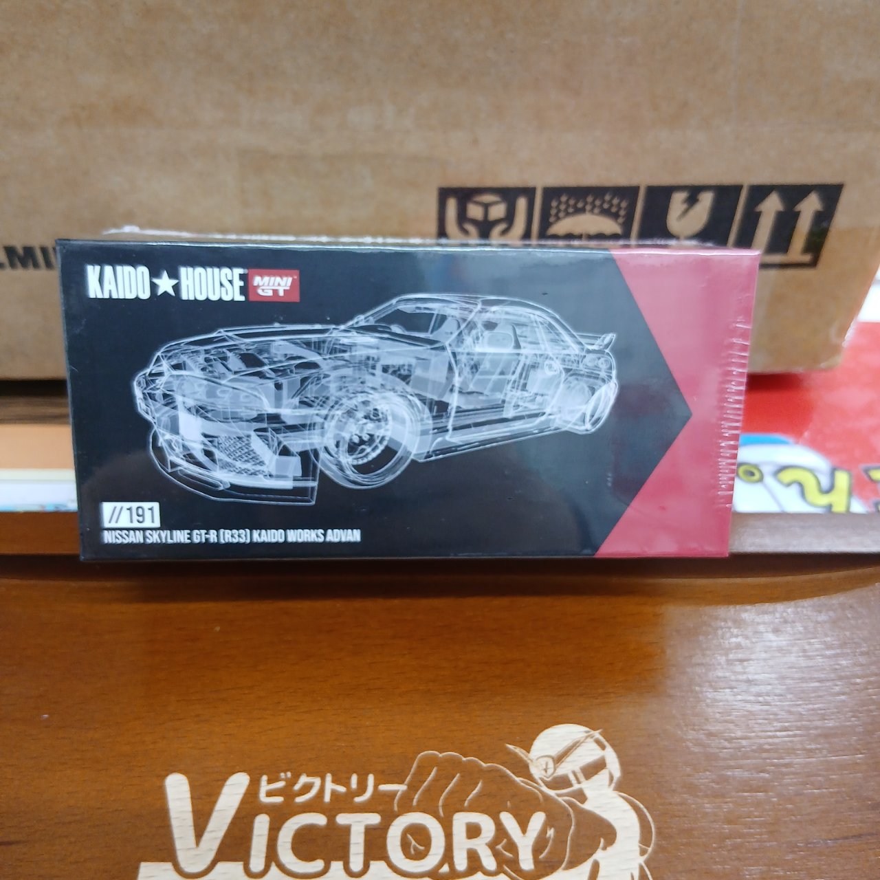 1/64 ニッサン スカイライン GT-R R33 Kaido Works ADVAN (右ハンドル