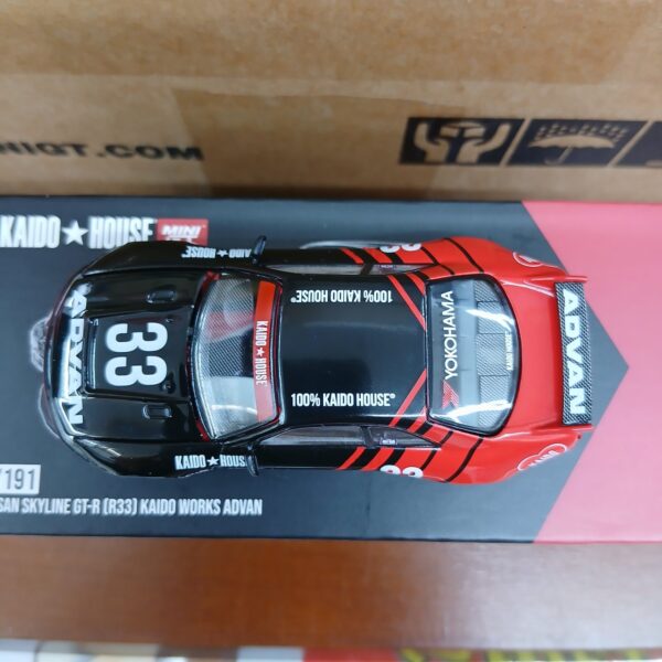 1/64 ニッサン スカイライン GT-R R33 Kaido Works ADVAN (右ハンドル