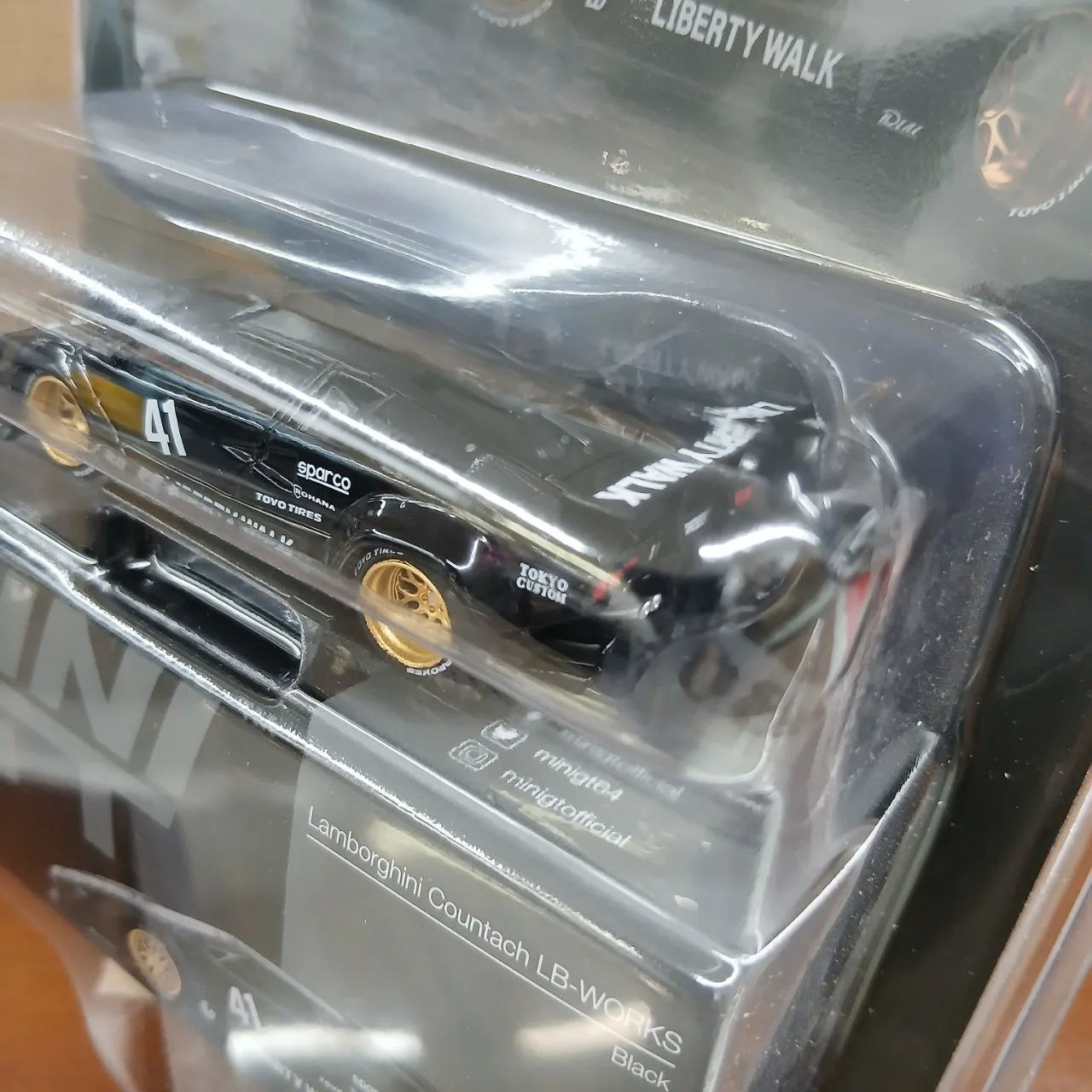 1/64 ランボルギーニ カウンタック LB-WORKS ブラック(左ハンドル) MGT01081-BL - 画像 (6)