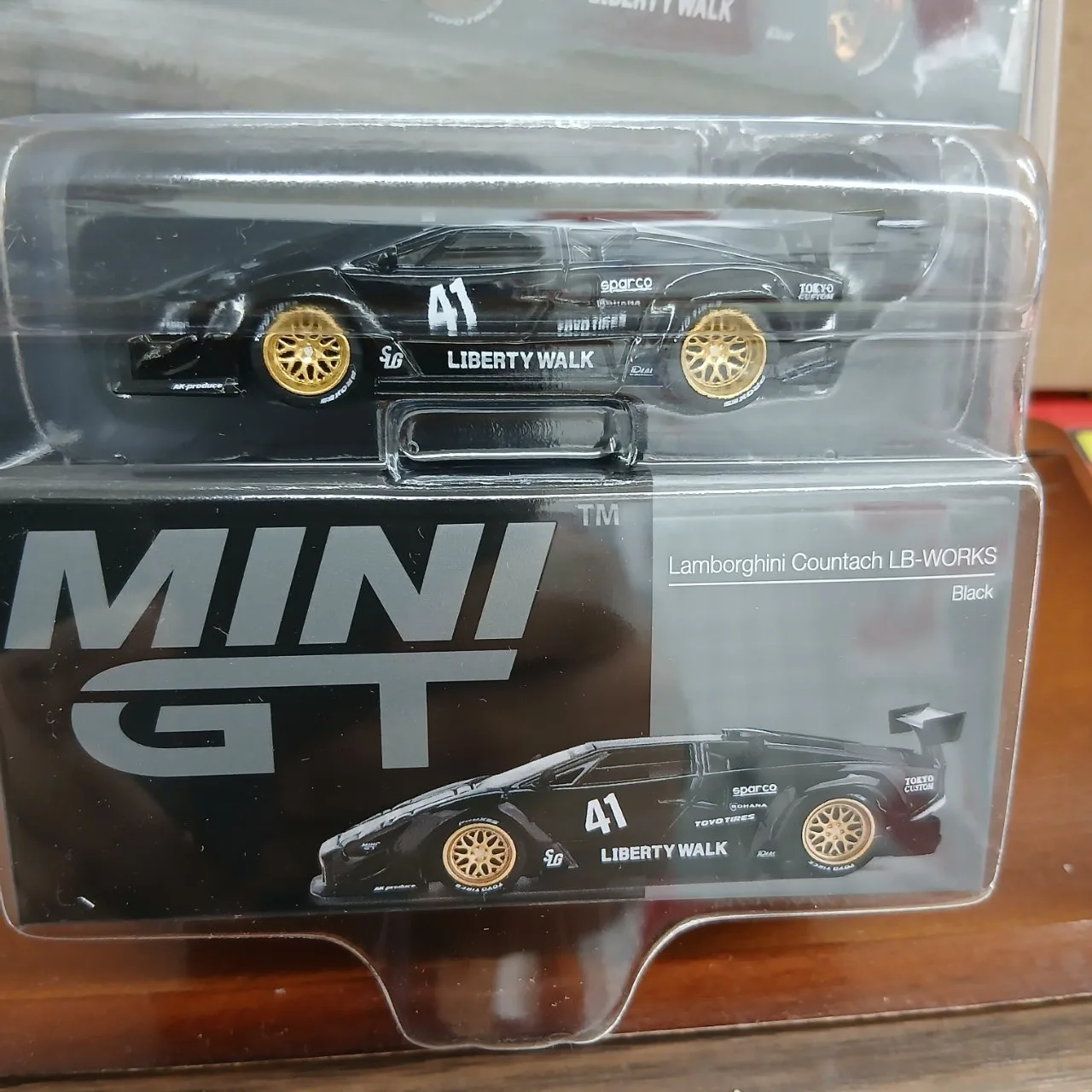 1/64 ランボルギーニ カウンタック LB-WORKS ブラック(左ハンドル) MGT01081-BL - 画像 (2)