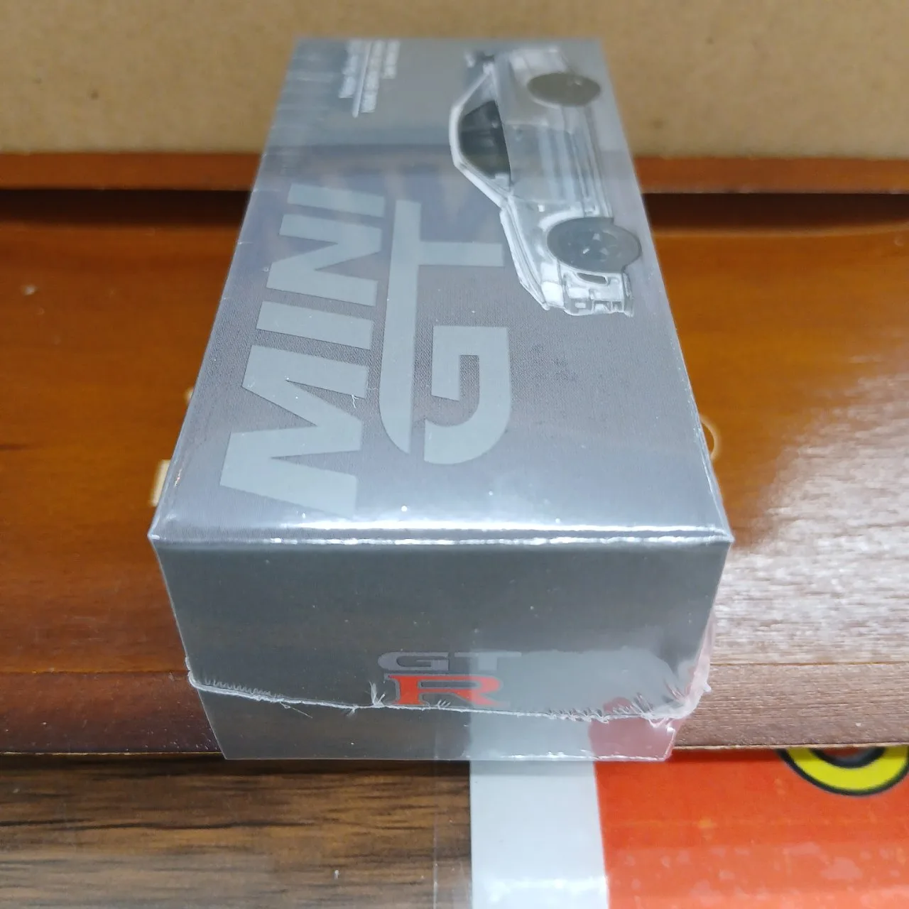 1/64 ニッサン スカイライン GT-R ダークメタルグレー(NISMO BNR34 CRS Ver.)(右ハンドル) - 画像 (4)