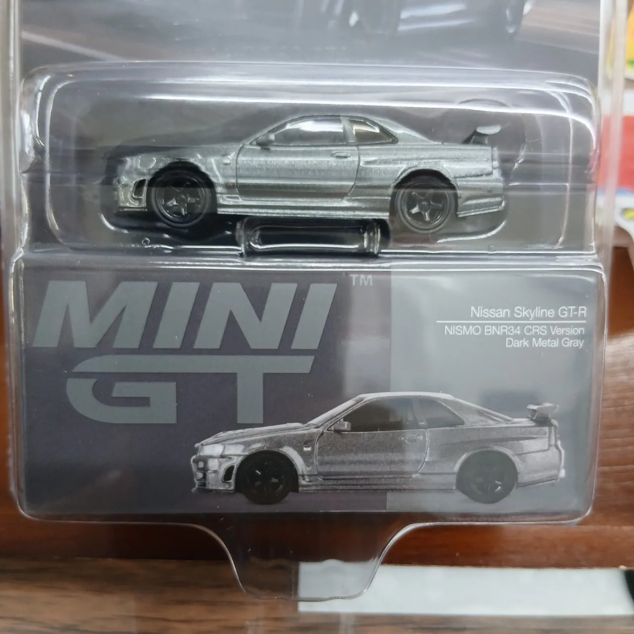 1/64 ニッサン スカイライン GT-R ダークメタルグレー(NISMO BNR34 CRS Ver.)(右ハンドル)  ブリスター仕様 - 画像 (2)