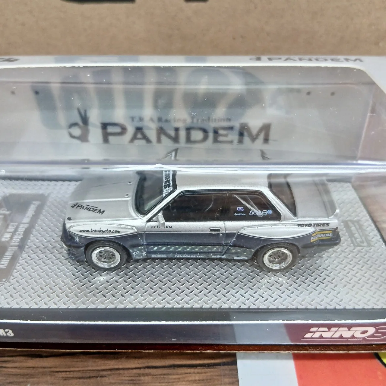 1/64  PANDEM E30 M3 シルバー/ブルー IN64-E30P-SILBLU - 画像 (2)