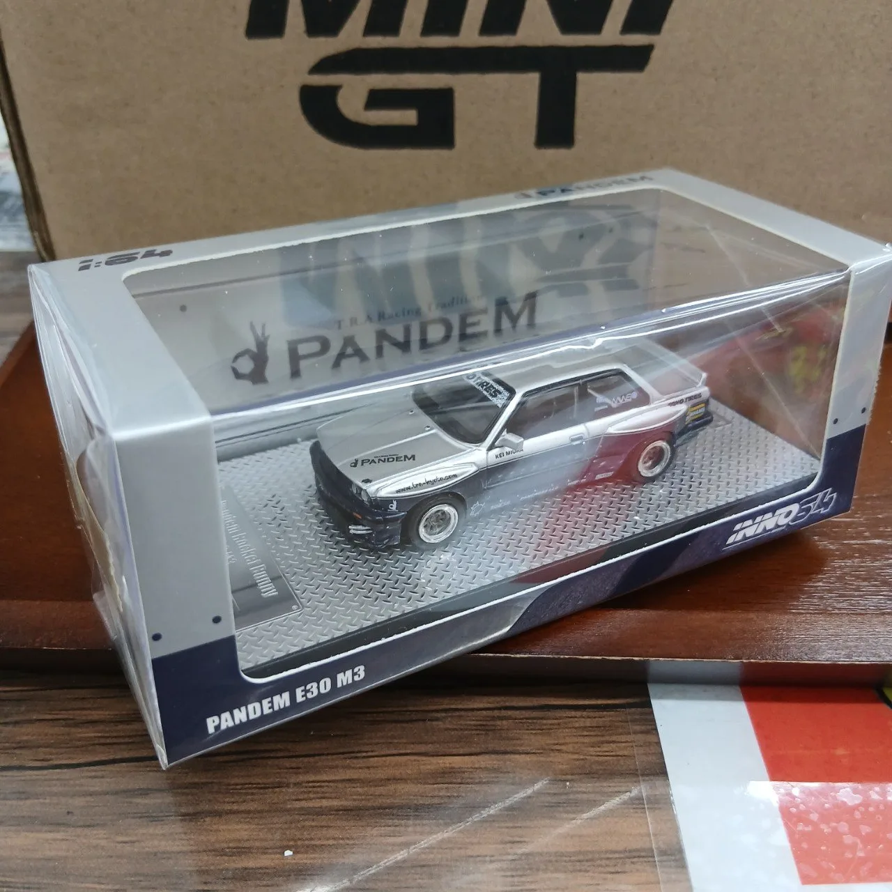 1/64  PANDEM E30 M3 シルバー/ブルー IN64-E30P-SILBLU