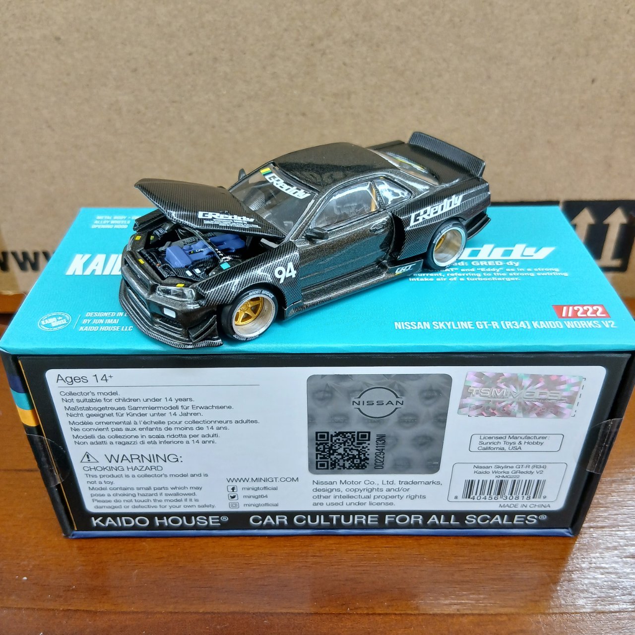 1/64 ニッサン スカイライン GT-R R34 Kaido Works GReddy V2(右