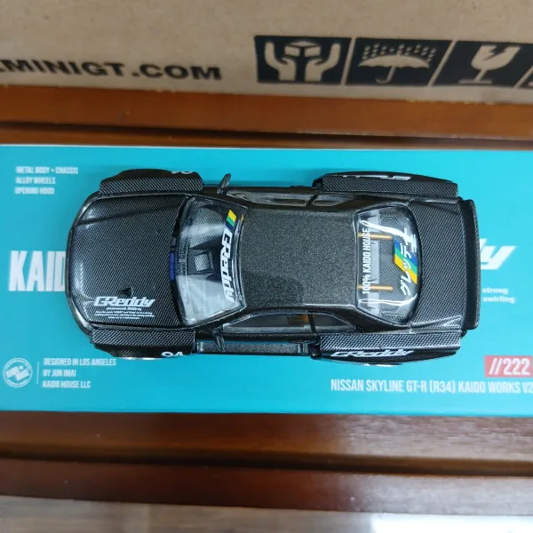 1/64 ニッサン スカイライン GT-R R34 Kaido Works GReddy V2(右