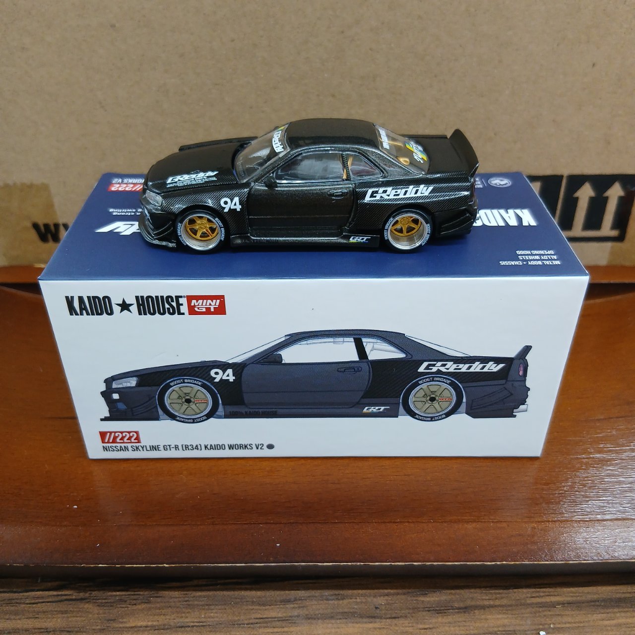 1/64 ニッサン スカイライン GT-R R34 Kaido Works GReddy V2(右
