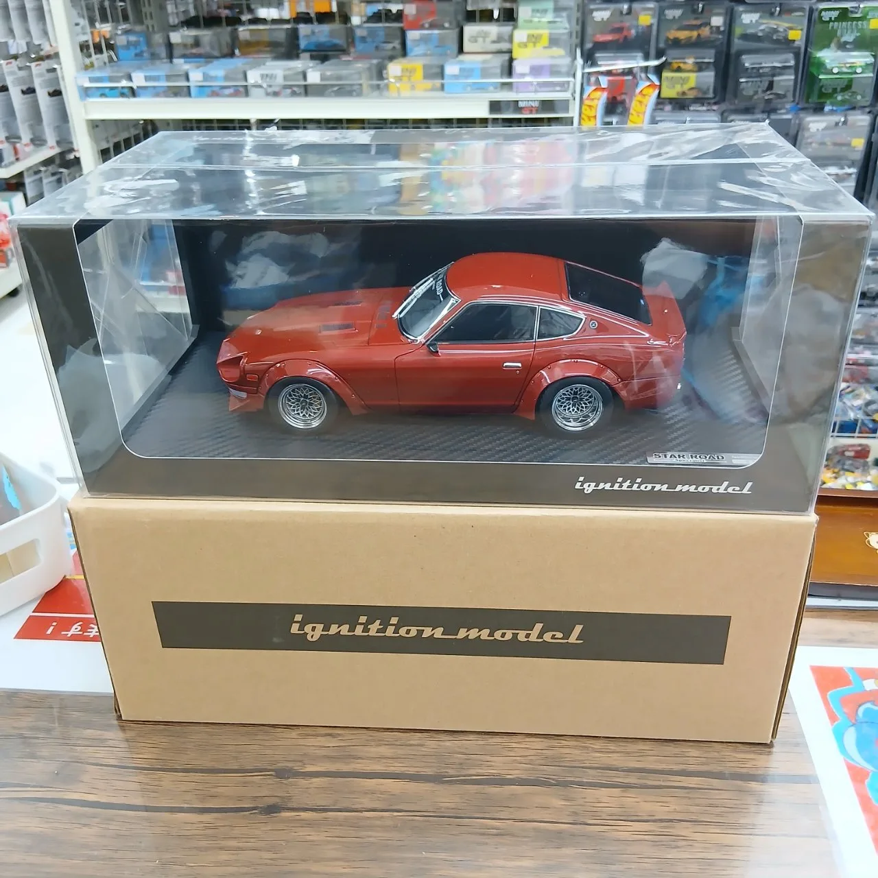ignitionmodel 1/18 ニッサン フェアレディZ (S30) スター・ロード レッドメタリック IG3114 - 画像 (3)