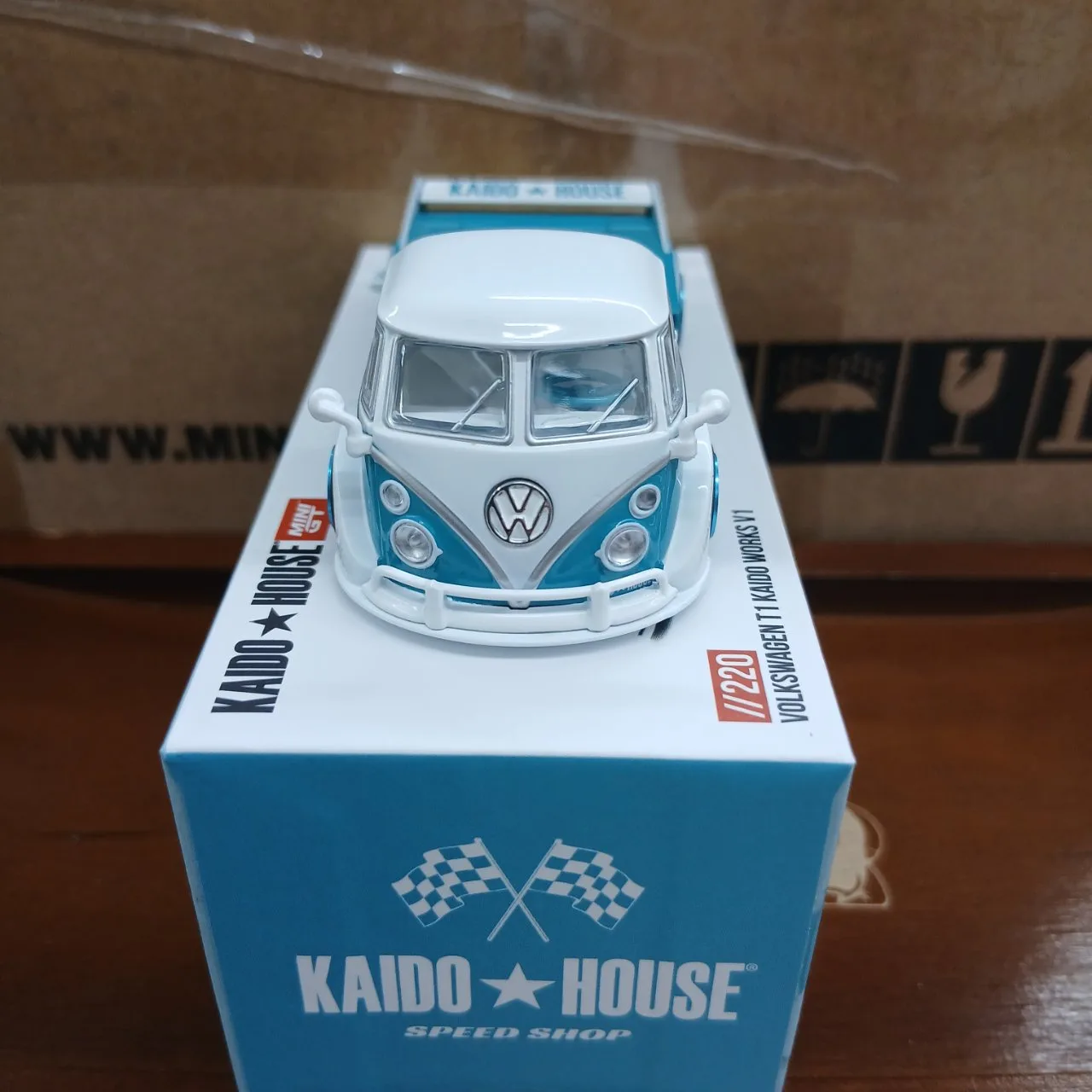 1/64 フォルクスワーゲン T1 KAIDO WORKS V1(左ハンドル) KHMG220 - 画像 (4)