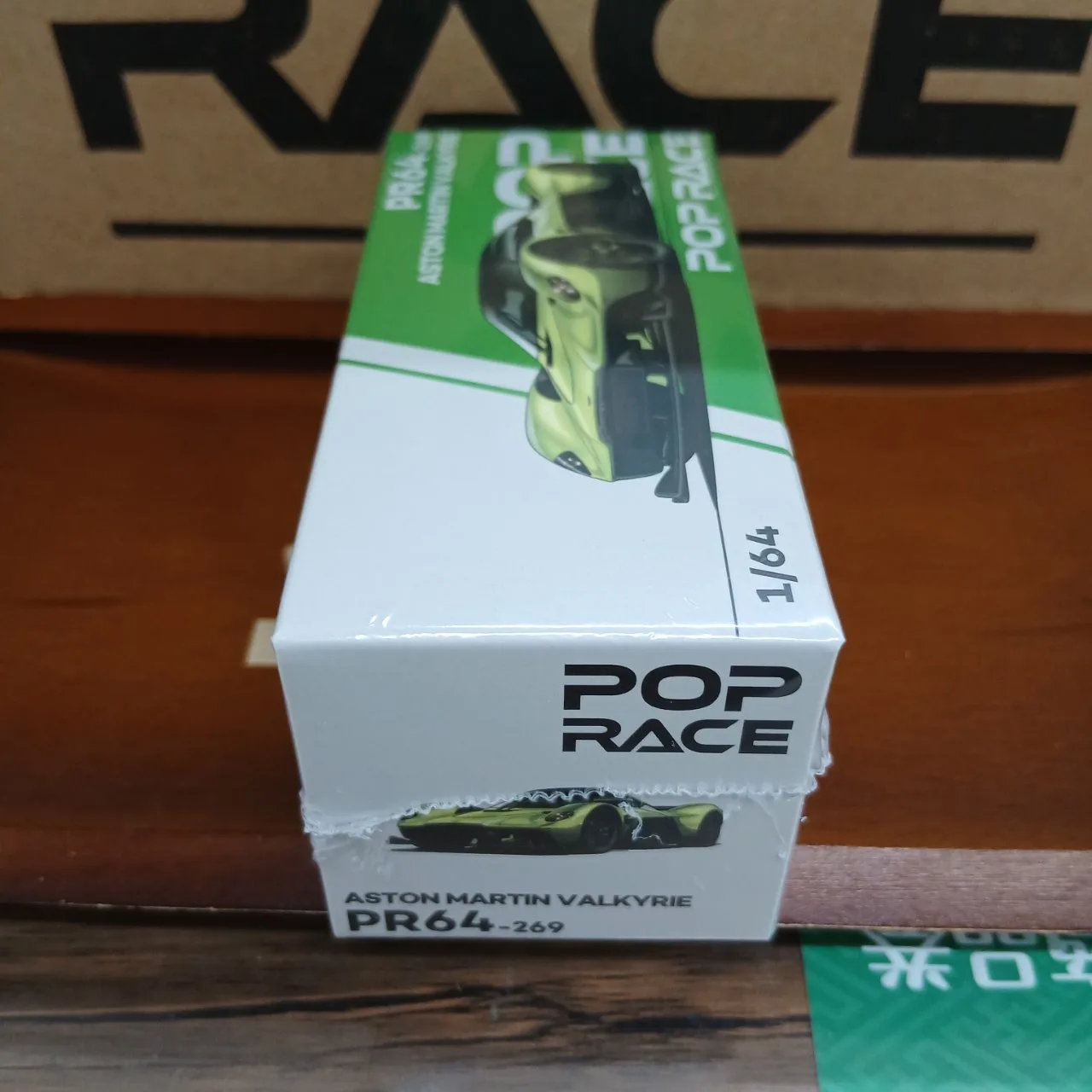 1/64 アストンマーティン ヴァルキリー イリディセントエメラルド PR64-269 - 画像 (3)