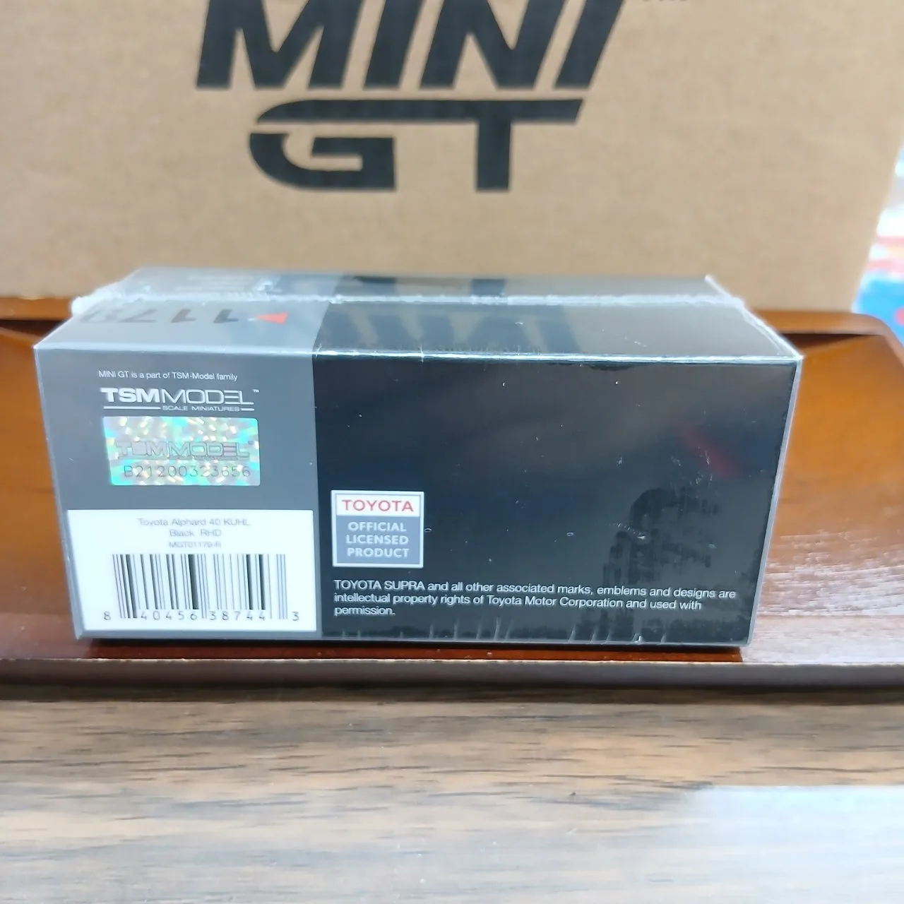 1/64 Toyota アルファード 40 KUHL ブラック(右ハンドル) MGT01179-R - 画像 (6)