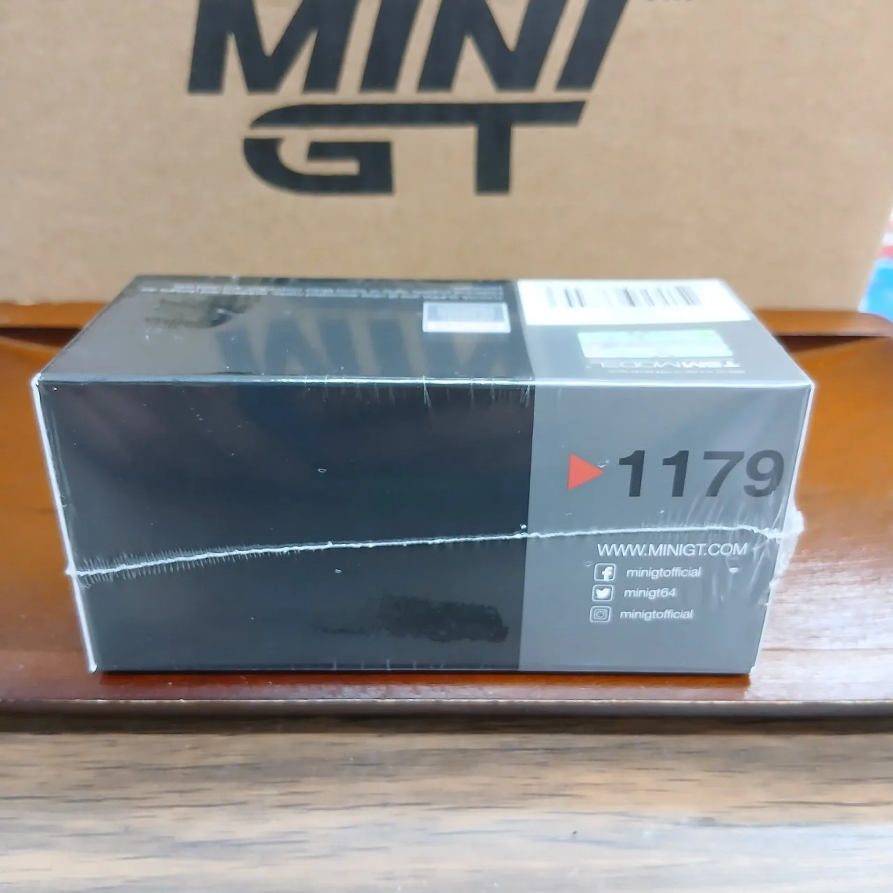 1/64 Toyota アルファード 40 KUHL ブラック(右ハンドル) MGT01179-R - 画像 (5)