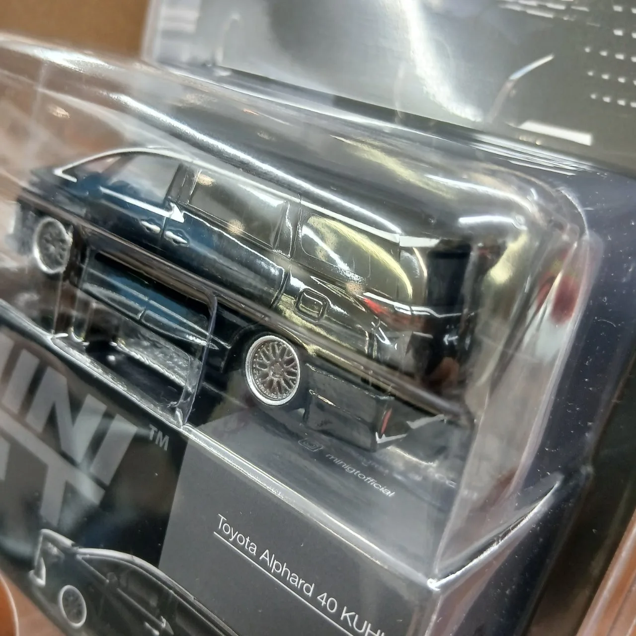 1/64 トヨタ アルファード 40 KUHL ブラック(左ハンドル) MGT01179-BL ブリスター - 画像 (6)