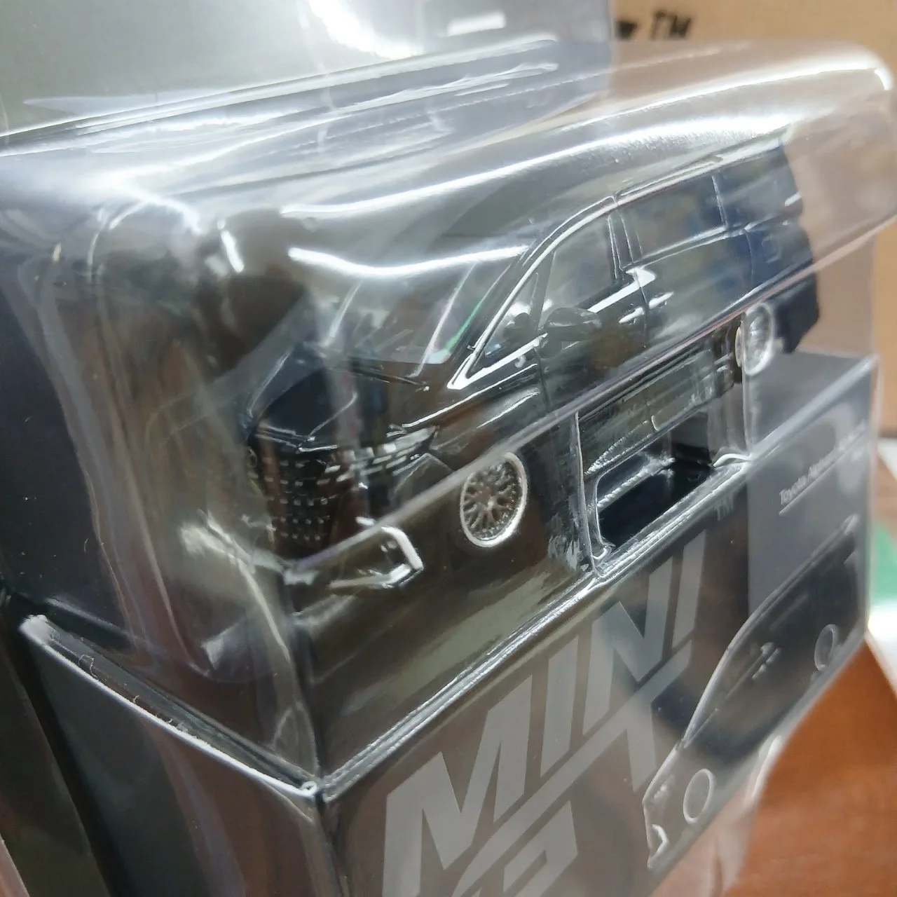 1/64 トヨタ アルファード 40 KUHL ブラック(左ハンドル) MGT01179-BL ブリスター - 画像 (4)