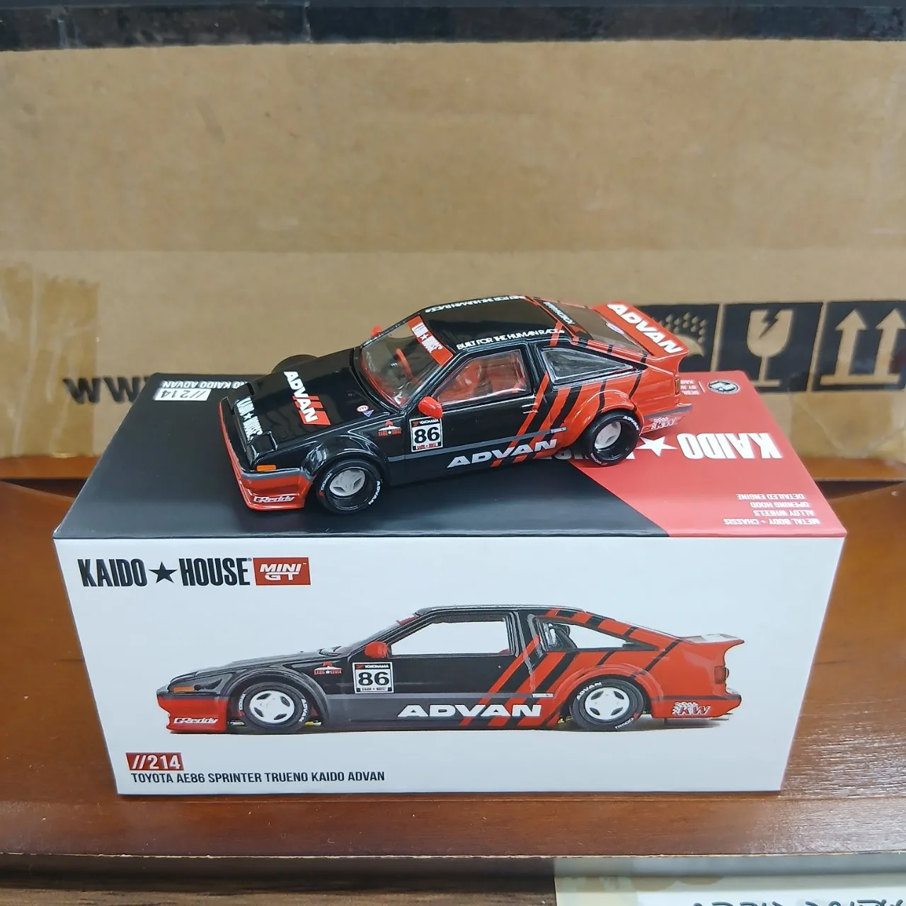 1/64 トヨタ AE86 スプリンタートレノ Kaido アドバン(右ハンドル) KHMG214