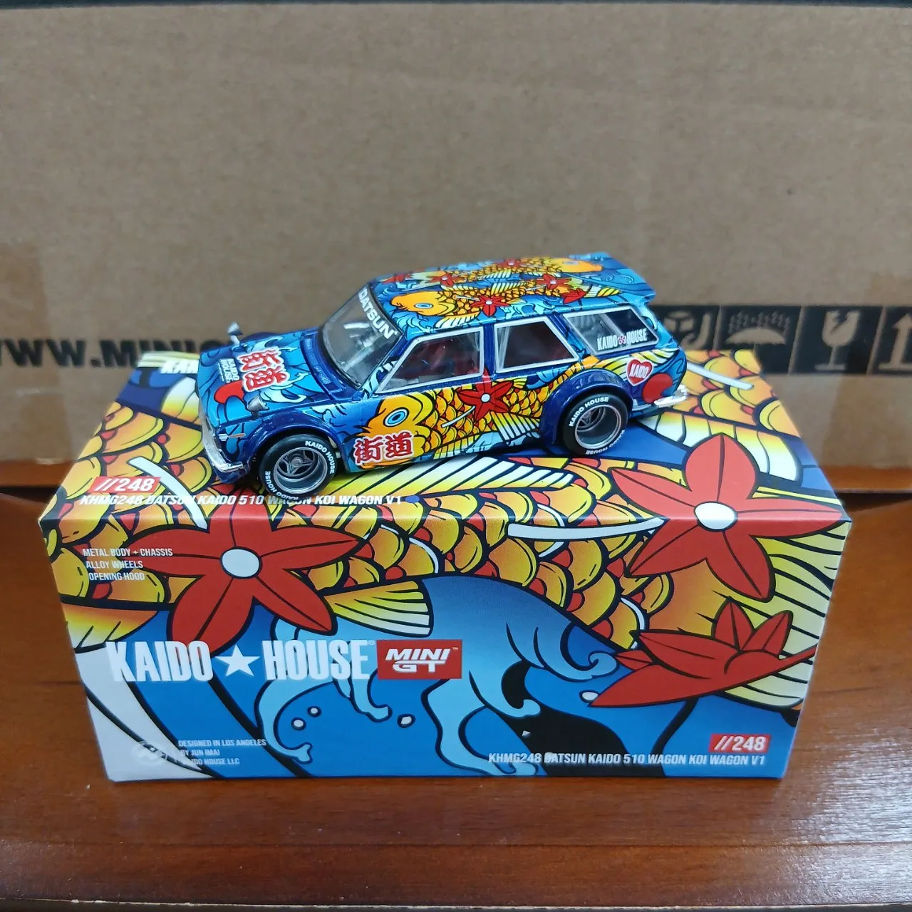 1/64 ダットサン KAIDO 510 ワゴン 鯉ワゴン V1（右ハンドル)）KHMG248