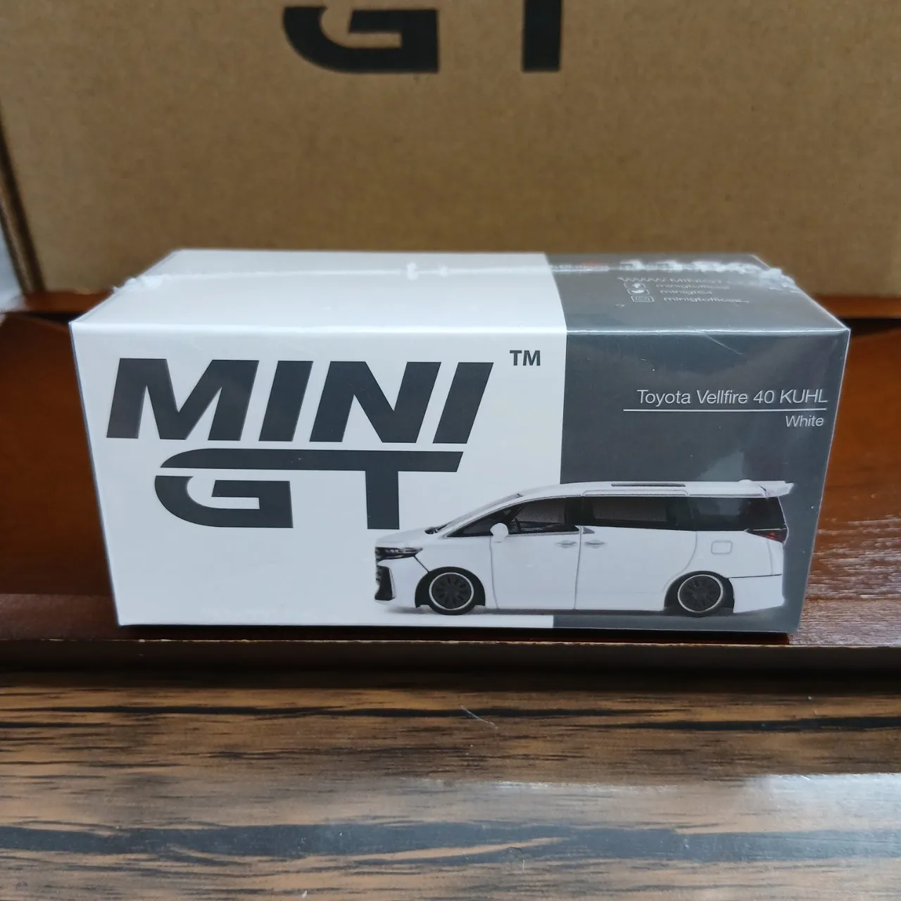 1/64 トヨタ ヴェルファイア 40 KUHL ホワイト（右ハンドル） MGT01180-R