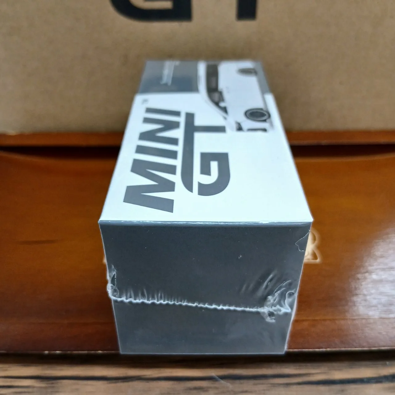 1/64 トヨタ ヴェルファイア 40 KUHL ホワイト（右ハンドル） MGT01180-R - 画像 (3)