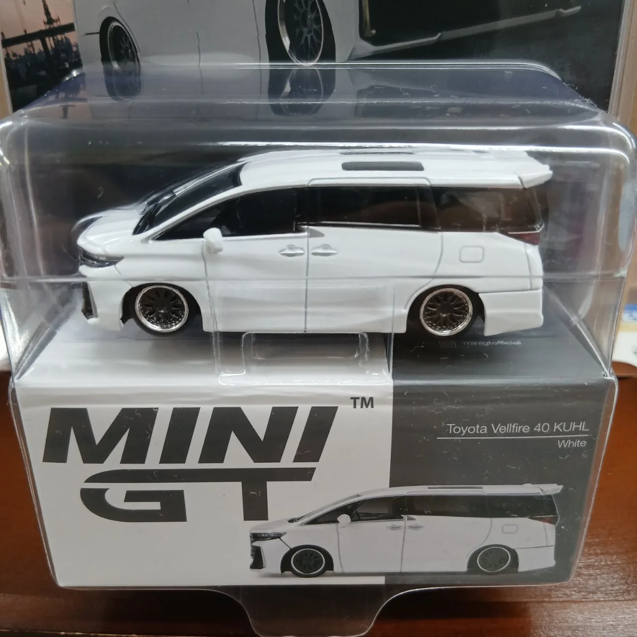 1/64 トヨタ ヴェルファイア 40 KUHL ホワイト（左ハンドル） MGT01180-BL ブリスター仕様 - 画像 (4)