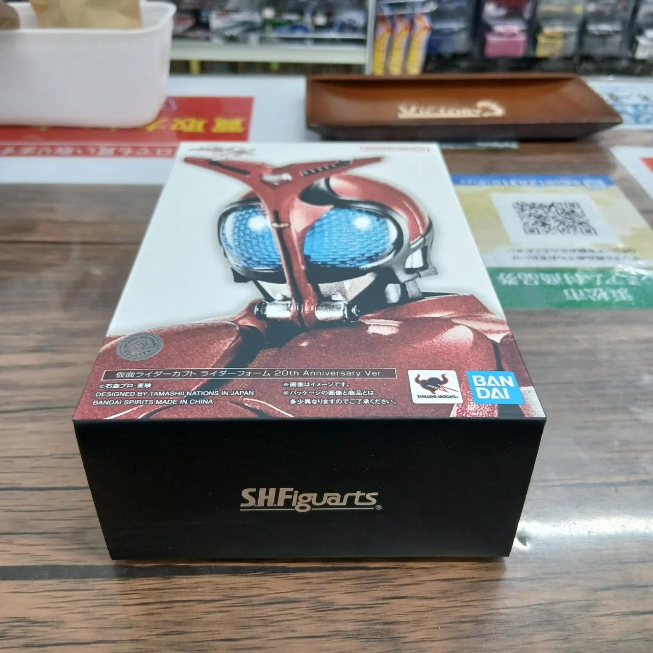 S.H.Figuarts(真骨彫製法) 仮面ライダーカブト ライダーフォーム 20th Anniversary Ver. - 画像 (4)