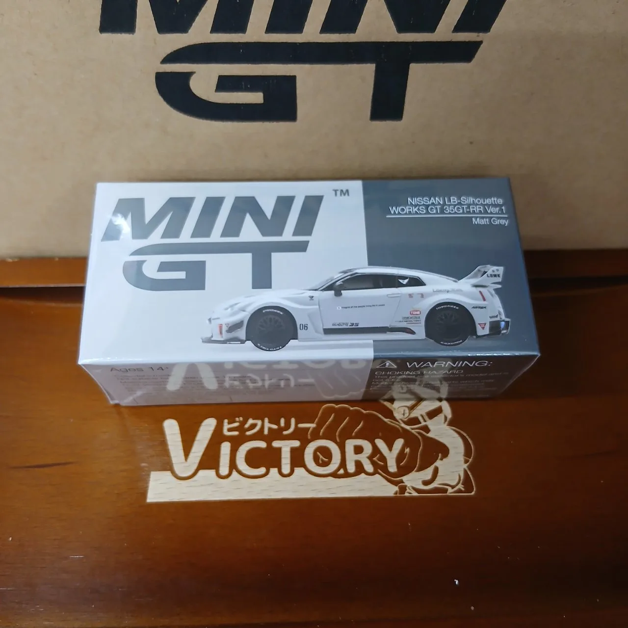 1/64 LB-Silhouette WORKS GT Nissan 35GT-RR バージョン1 マットグレー (左ハンドル) MGT01248-L