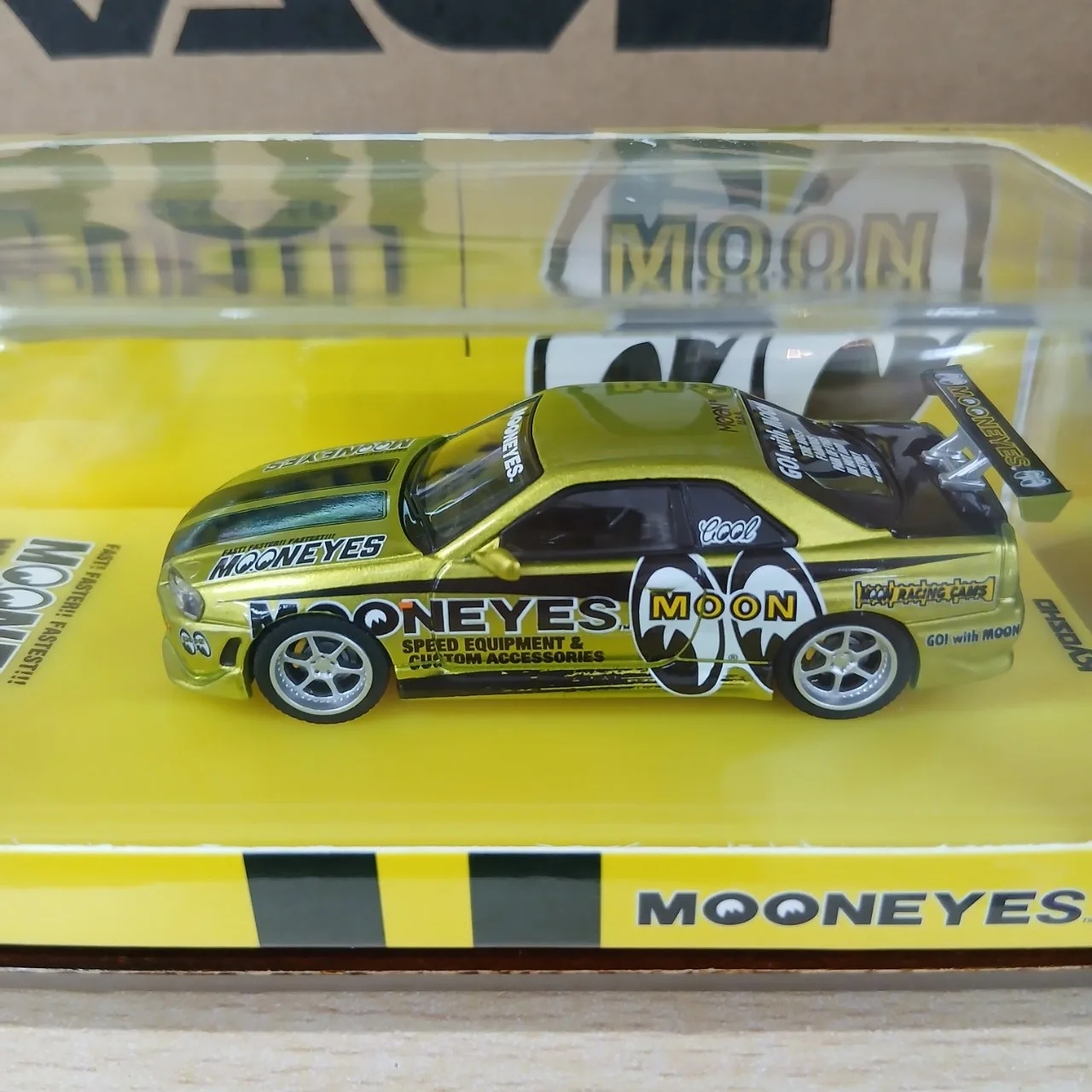 1/64 ニッサン スカイライン GT-R R34 ムーンアイズ 1 07134LM1 - 画像 (4)