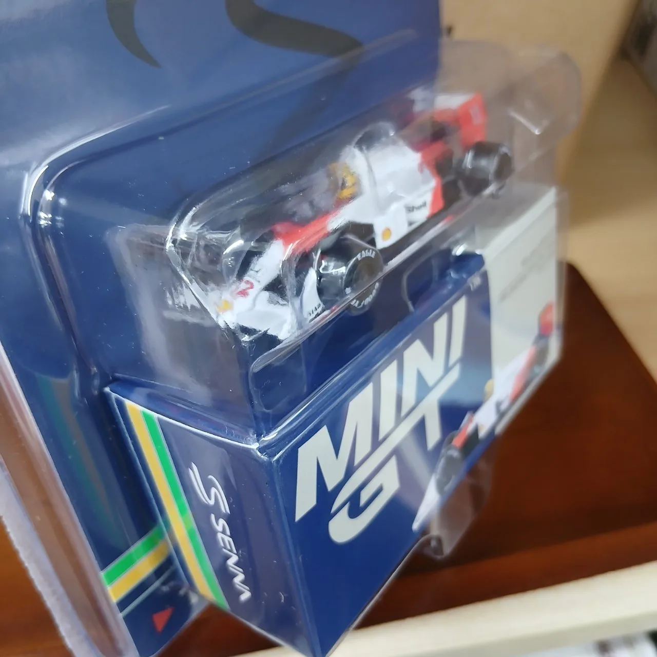 1/64 マクラーレン MP4/4 日本グランプリ 1988 優勝車 #12 アイルトン・セナ MGT1099-BL デカール付 ブリスター仕様 - 画像 (3)