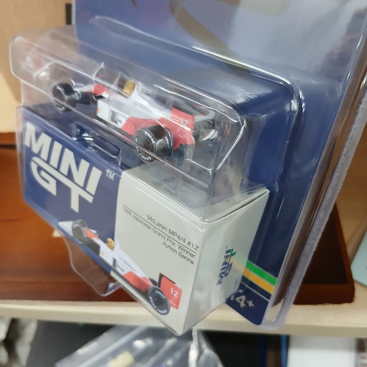 1/64 マクラーレン MP4/4 日本グランプリ 1988 優勝車 #12 アイルトン・セナ MGT1099-BL デカール付 ブリスター仕様 - 画像 (6)