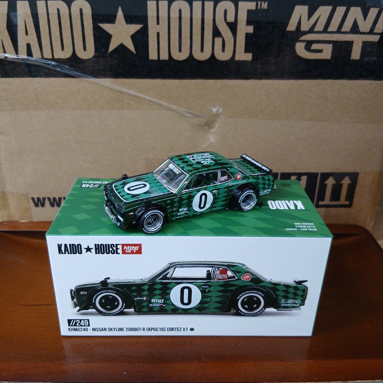 ハコスカ2000GT―R KPGC10 1/24 1/64 ニッサン スカイライン 2000GT-R KPGC10 Cortez V1 KHMG249 (右