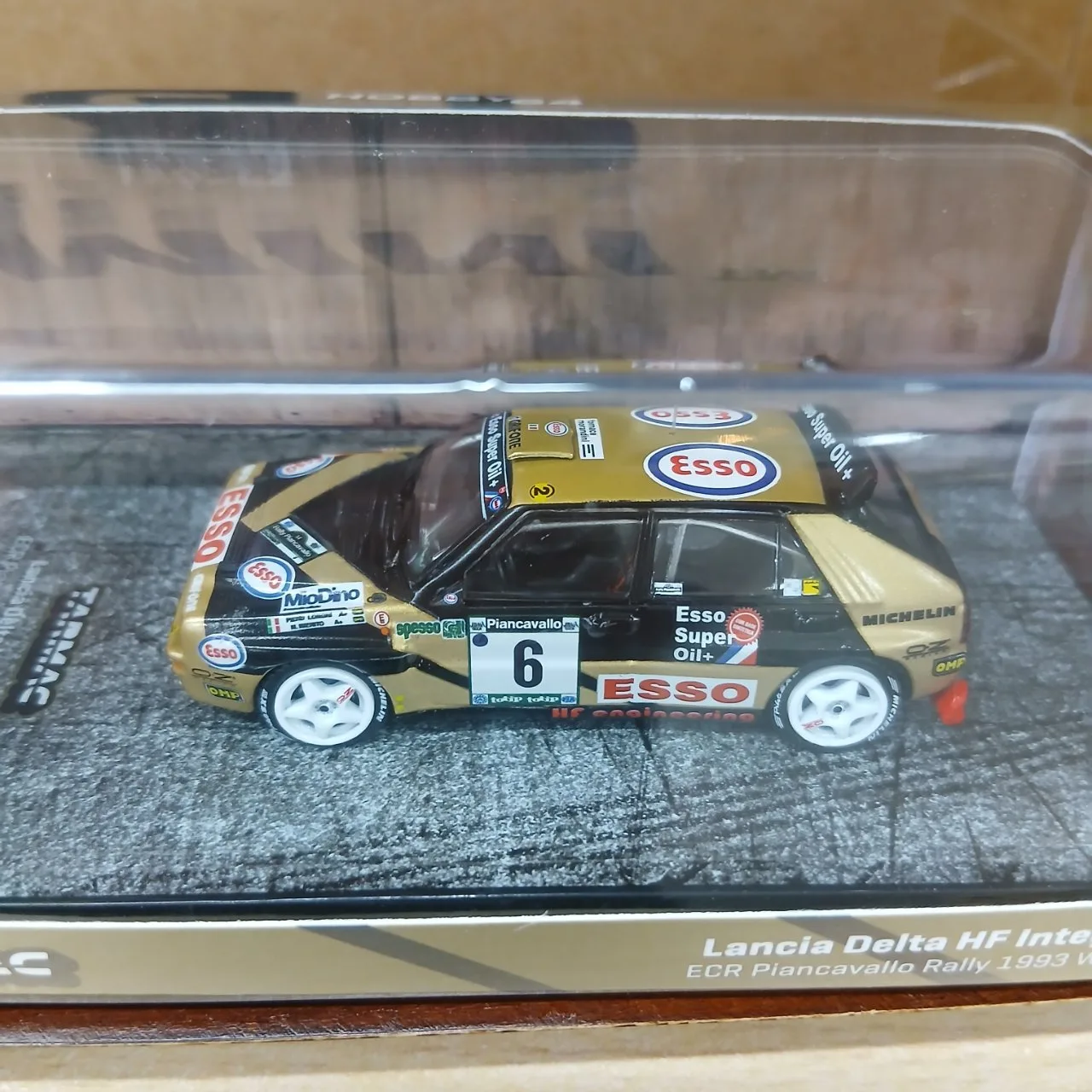 1/64 ランチア デルタ HF インテグラーレ 1993 ECR ピアンカヴァッロ ラリー 優勝 #6 P.ロンギ/M.イメリート T64-049-93PIR06 - 画像 (3)